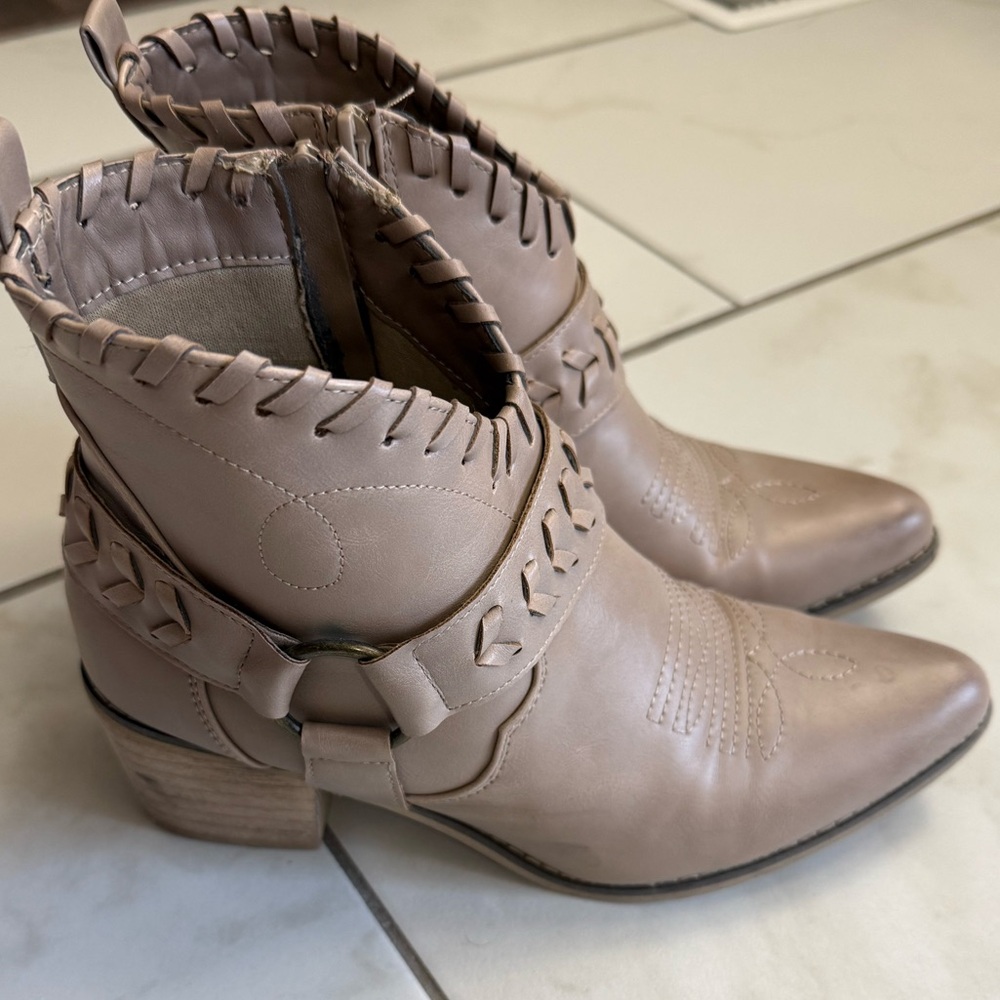 Altar’d State Western Boots Size 8